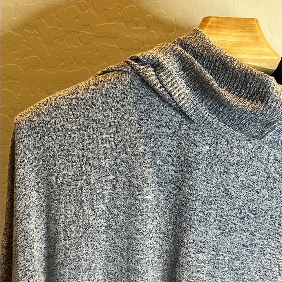 Natori oversized Cowl Neck Light Sweater with Relaxed Fit size Small - Picture 10 of 15